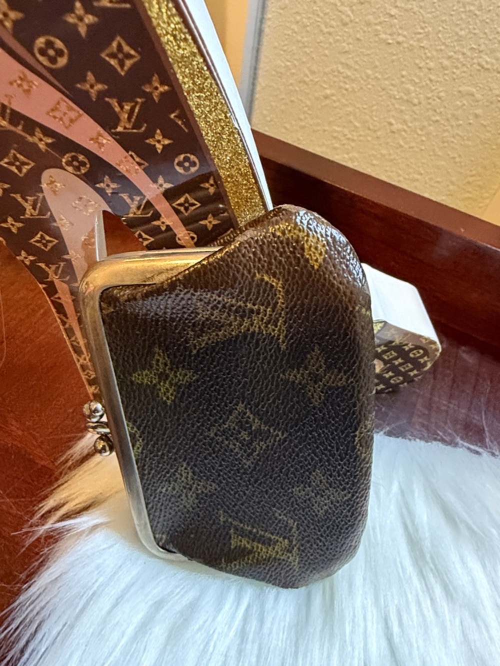 Louis Vuitton Brown Monogram Kiss-Lock Coin Purse - Picture 5 of 5